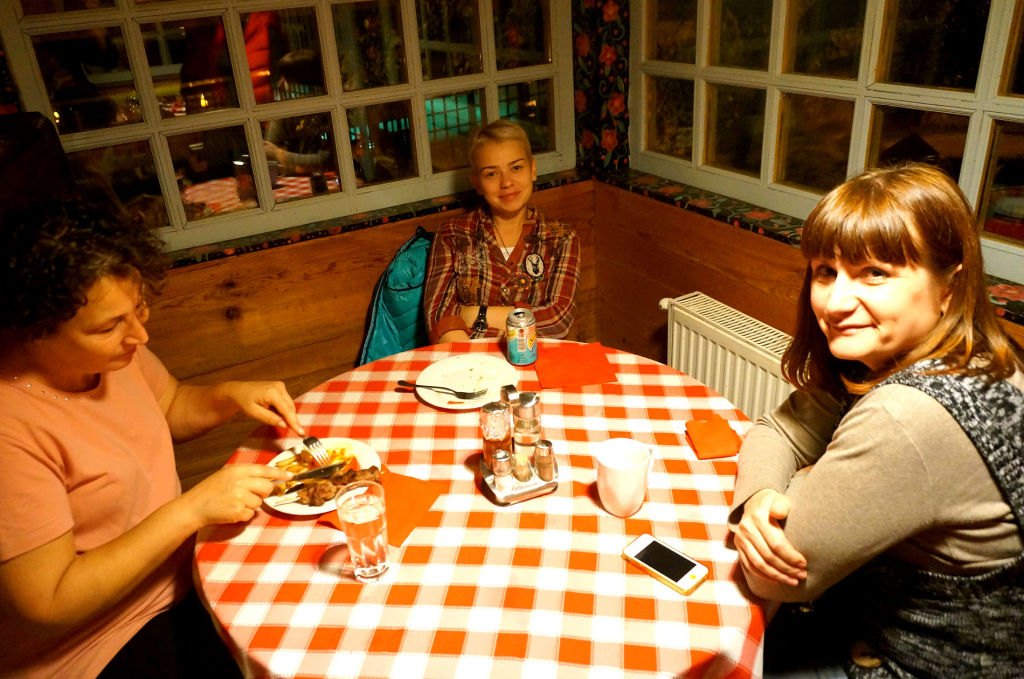 На фото слева направо: Снежана Лукич (экскурсовод), Наталья Дубровская ("Вокруг света") и Елена Конопляник ("Бирс трэвел")