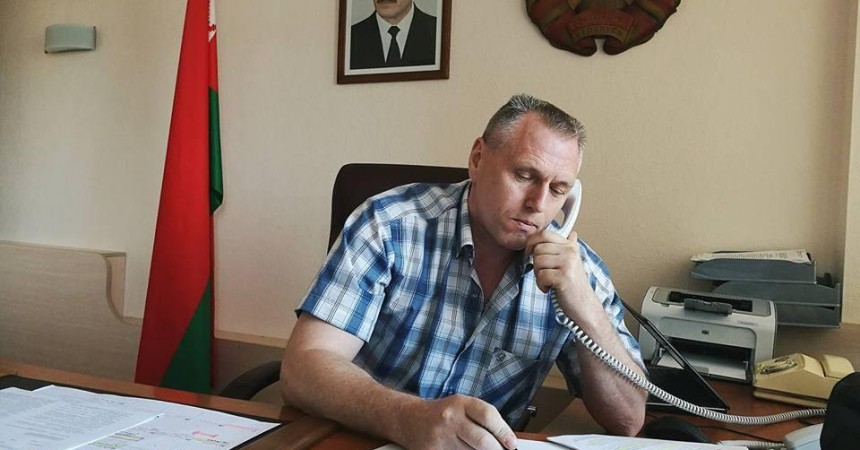 Замминистра спорта и туризма Михаил Портной рекомендовал пограничникам улыбаться и выучить английский Замминистра спорта и туризма Михаил Портной рекомендовал пограничникам улыбаться и выучить английский